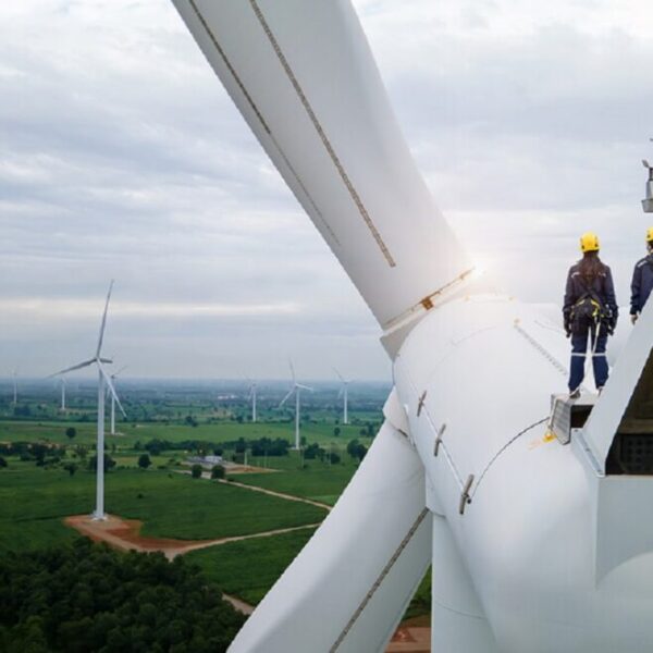 Relatorio aponta que serao necessarios quase 600 mil tecnicos para trabalhar no mercado de energia eolica 1170x658 1 600x600